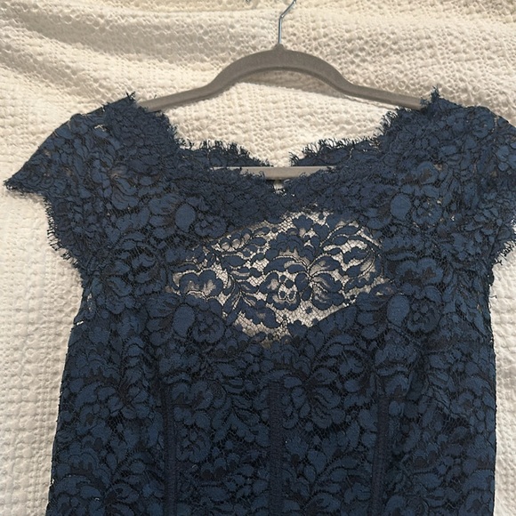 Monique Lhuillier gown - Picture 7 of 8